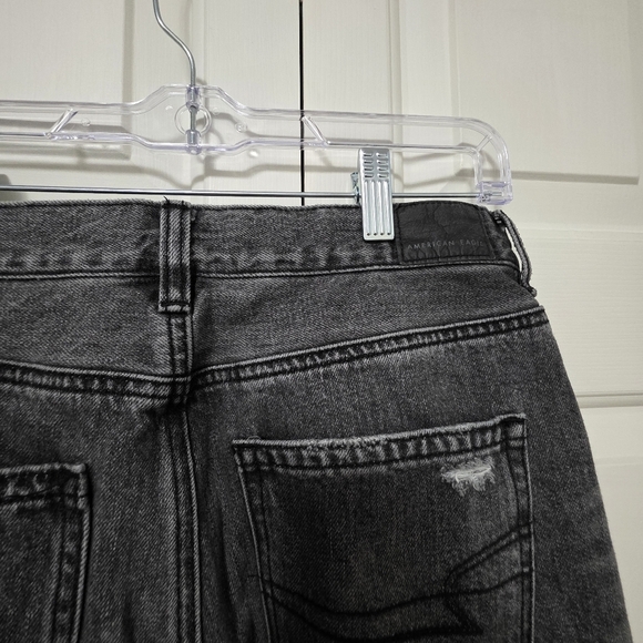 American Eagle Mom Jean Distressed Denim Size 6 xshort - Picture 3 of 10